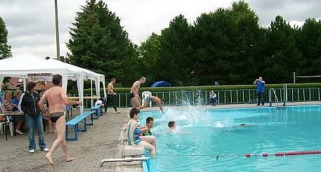 Auf zum Schwimmen in Gro&szlig;furra (Foto: Badesportverein Gro&szlig;furra)