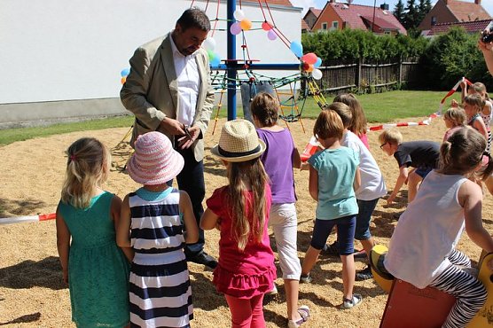 Spielger&auml;t in Jecha eingeweiht (Foto: Karl-Heinz Herrmann)