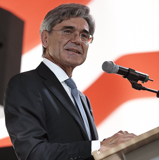 Partnerschule in Ro&szlig;leben besucht (Foto: Siemens AG/Andreas Hultsch)