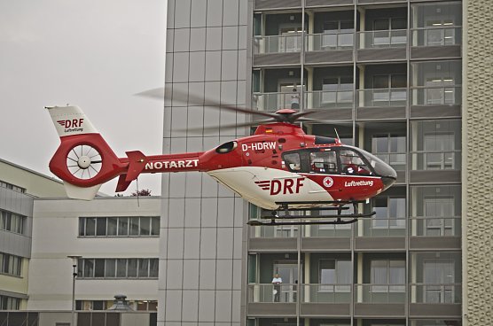 Christoph 37 im Anflug auf das S&uuml;dharz Klinikum (Foto: Michael Caspari)