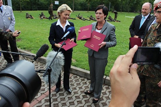 Erfurter Bundeswehrmusikkorps bleibt bestehen (Foto: Karl-Heinz Herrmann) Erfurter Bundeswehrmusikkorps bleibt bestehen (Foto: Karl-Heinz Herrmann)
