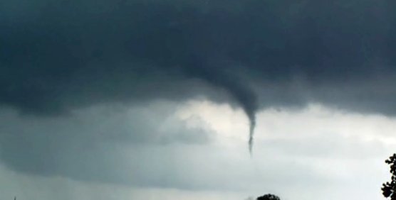 Tornado über der Windleite? (Foto: Mario Meng) Tornado über der Windleite? (Foto: Mario Meng)