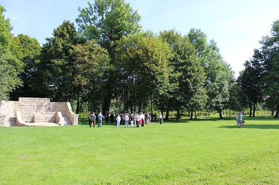 Stolperfalle Kriegerdenkmal? (Foto: Karl-Heinz Herrmann)