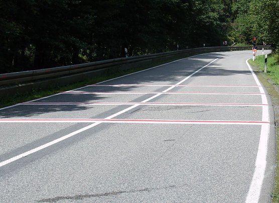 Rüttelstreifen (Foto: Polizei) Rüttelstreifen (Foto: Polizei)