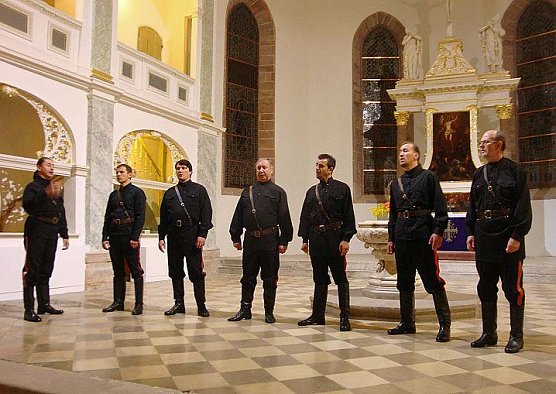 Stimmgewaltige Klänge in der Unterkirche (Foto: Peter Zimmer) Stimmgewaltige Klänge in der Unterkirche (Foto: Peter Zimmer)