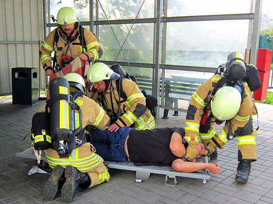 Gefahrstoff&uuml;bung der Feuerwehren bei WAGO (Foto: Wago)