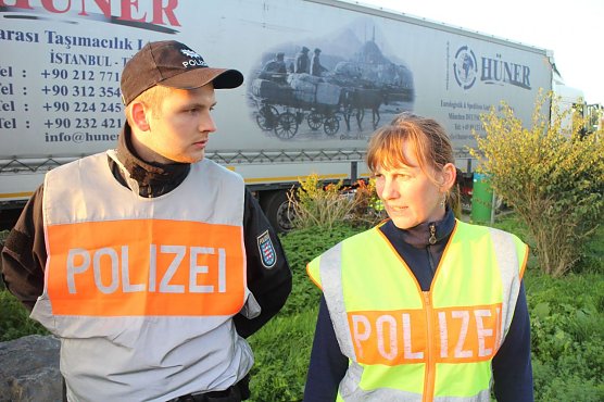 Hauptkommissarin Schwarze ist seit 16 Jahren bei der Autobahnpolizei (Foto: Angelo Glashagel) Hauptkommissarin Schwarze ist seit 16 Jahren bei der Autobahnpolizei (Foto: Angelo Glashagel)