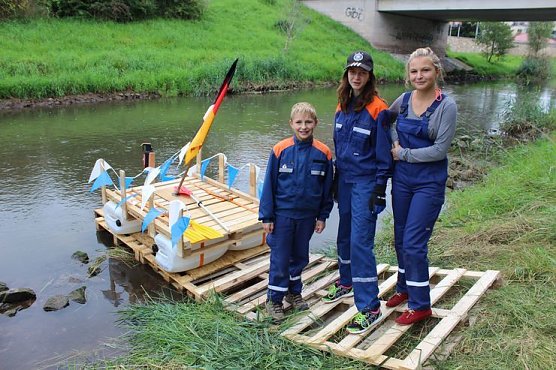 Besuchermagnet Wipperbootrennen (Foto: Karl-Heinz Herrmann)