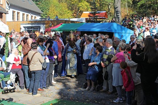 Massenandrang an der Barbarossah&ouml;hle (Foto: Karl-Heinz Herrmann)