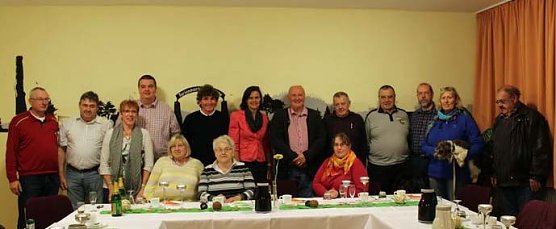 Schiedsrichterteam begrüßt (Foto: Karl-Heinz Herrmann) Schiedsrichterteam begrüßt (Foto: Karl-Heinz Herrmann)