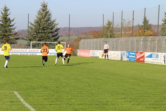 Zum Bahnhof geleitet (Foto: Karl-Heinz Herrmann) Zum Bahnhof geleitet (Foto: Karl-Heinz Herrmann)