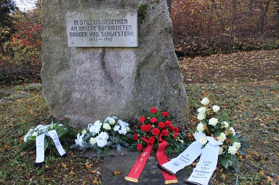 Der Opfer gedacht und Mahnung ausgesprochen (Foto: Karl-Heinz Herrmann) Der Opfer gedacht und Mahnung ausgesprochen (Foto: Karl-Heinz Herrmann)