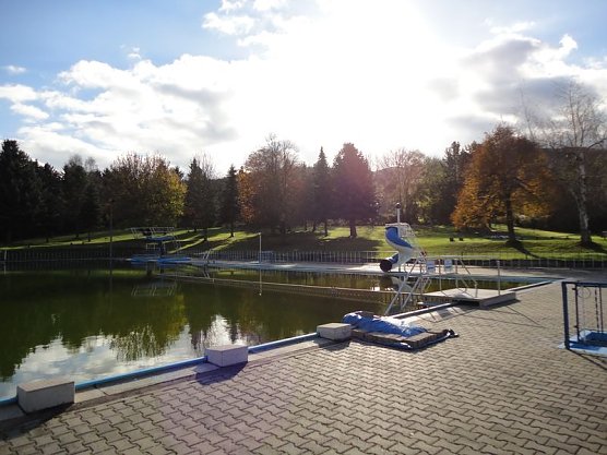 Freibad in Gro&szlig;furra winterfest (Foto: Badesportverein Gro&szlig;furra)