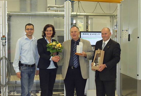 Gratulation zum Ernst-Abbe-Preis (Foto: Landratsamt Kyffhäuserkreis) Gratulation zum Ernst-Abbe-Preis (Foto: Landratsamt Kyffhäuserkreis)