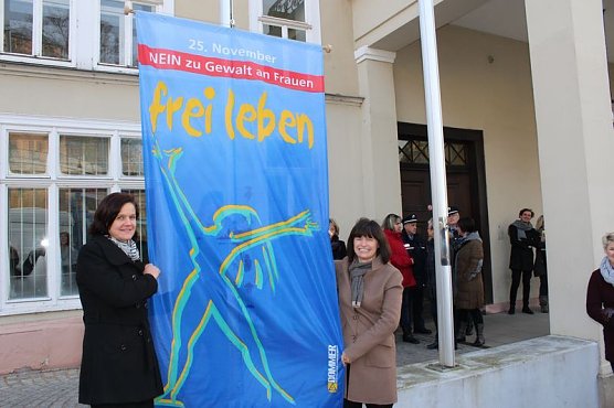 Nein zu Gewalt an Frauen (Foto: Karl-Heinz Herrmann) Nein zu Gewalt an Frauen (Foto: Karl-Heinz Herrmann)