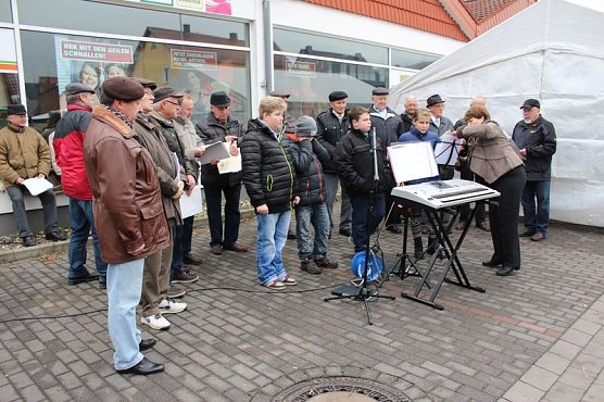 Auch in Jecha war der Weihnachtsmann (Foto: Karl-Heinz Herrmann)