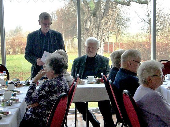 Geselligkeit zum Jahresausklang (Foto: Bernd Reiber)