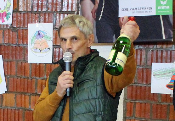 Staffelstab &uuml;bergeben (Foto: Karl-Heinz Herrmann)