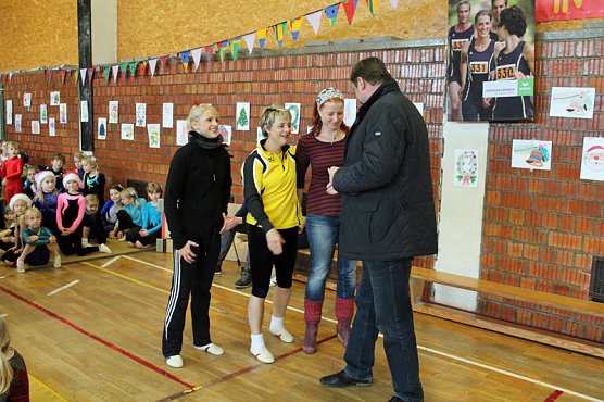 Staffelstab &uuml;bergeben (Foto: Karl-Heinz Herrmann)