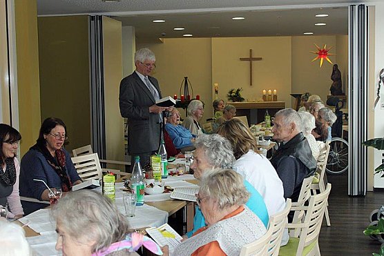 Weihnachtsgeschichte gelesen (Foto: Wahlkreisb&uuml;ro Johannis Selle)