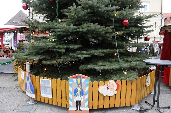 Weihnachtsbaumkugeln zerst&ouml;rt (Foto: Karl-Heinz Herrmann)