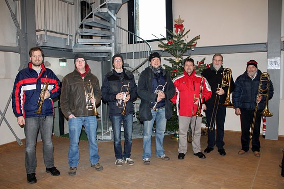 Last uns warm und trocken bleiben - St&uuml;rmisches Turmblasen (Foto: Karl-Heinz Herrmann)