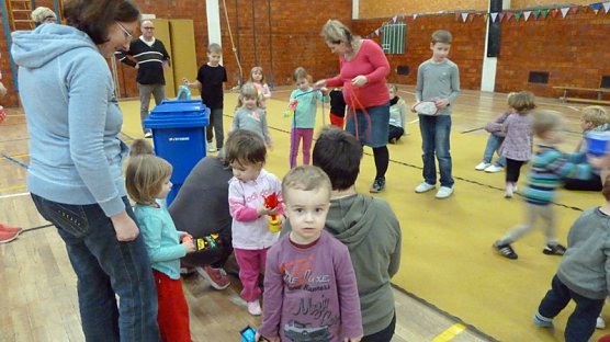 Hurra unsere Spieltonne ist da! (Foto: Sv Gl&uuml;ckauf Sondershausen)