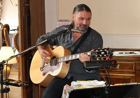 Frauen feierten in der "Hofk&uuml;che" (Foto: Karl-Heinz Herrmann)