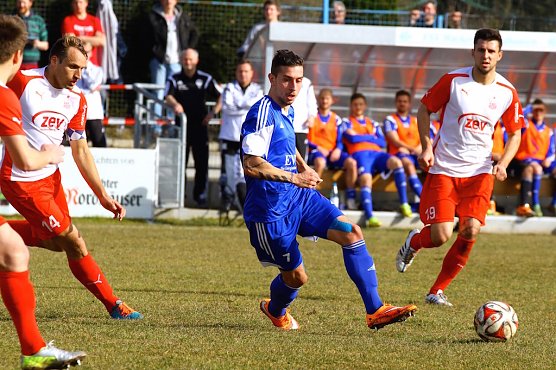 F&uuml;nf gelbe Karten: Farrona-Pulido ist gesperrt (Foto: Bernd Peter)