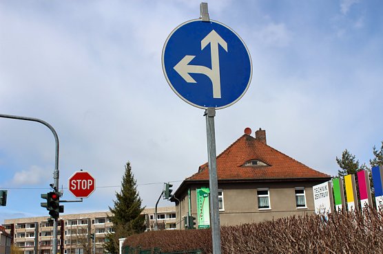 Schild übersehen (Foto: Karl-Heinz Herrmann) Schild übersehen (Foto: Karl-Heinz Herrmann)