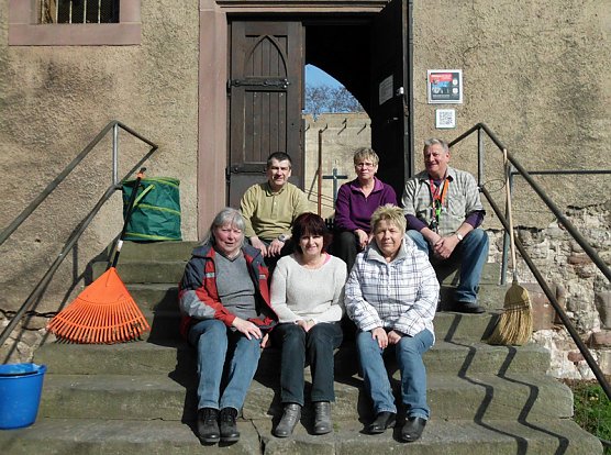Frühjahrsputz am Schiefen Turm (Foto: Förderverein Bad Frankenhausen) Frühjahrsputz am Schiefen Turm (Foto: Förderverein Bad Frankenhausen)