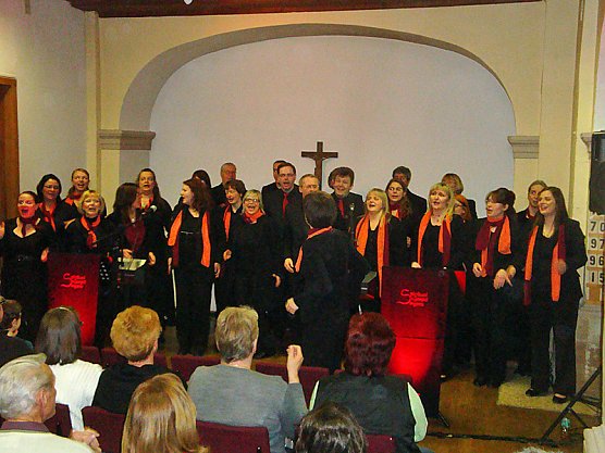Flotte Rhythmen  im ehrw&uuml;rdigen Geb&auml;ude (Foto: Evangelischer Kirchenkreis Bad Frankenhausen - Sondershausen)