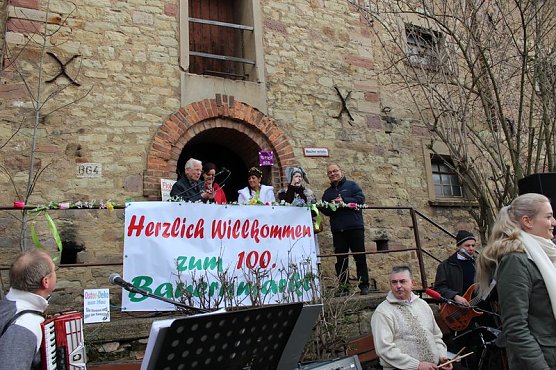 Ansturm zum Jubil&auml;umsmarkt in Braunsroda (Foto: Karl-Heinz Herrmann)