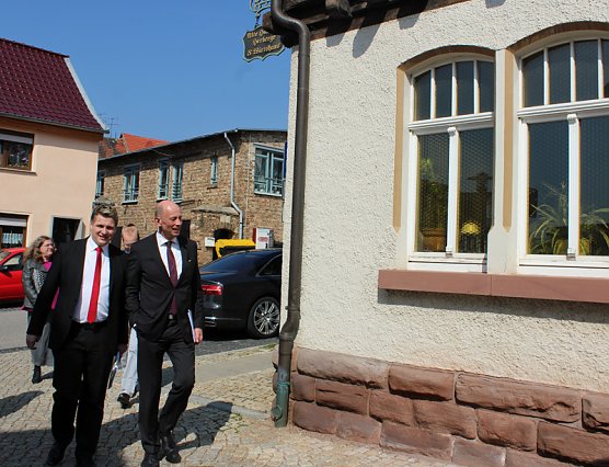 Tiefensee informiert sich über Geolift (Foto: Karl-Heinz Herrmann) Tiefensee informiert sich über Geolift (Foto: Karl-Heinz Herrmann)