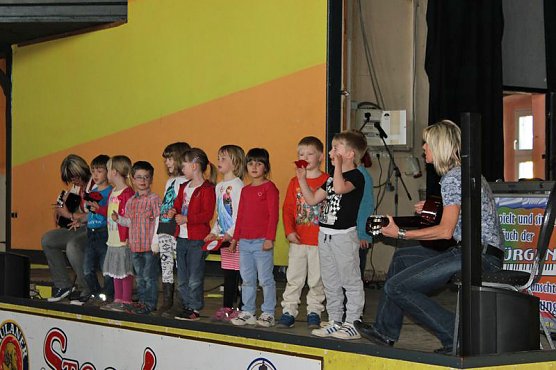 Frühlingsfest mit Frühling (Foto: Karl-Heinz Herrmann) Frühlingsfest mit Frühling (Foto: Karl-Heinz Herrmann)