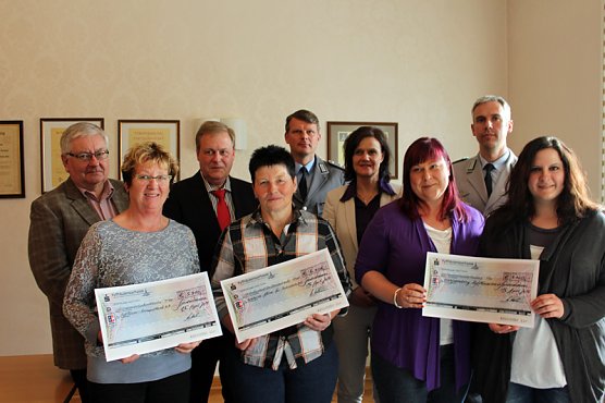 Spendengelder übergeben (Foto: Karl-Heinz Herrmann) Spendengelder übergeben (Foto: Karl-Heinz Herrmann)