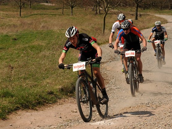 37. Kyffhäuser Berglauf – Episoden einer Geschichte (Foto: FotoTeamMüller) 37. Kyffhäuser Berglauf – Episoden einer Geschichte (Foto: FotoTeamMüller)