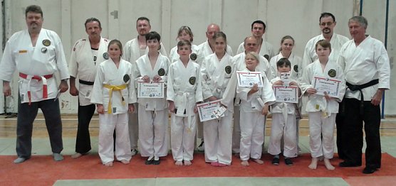 Kampfkunstpr&uuml;fungen in Artern (Foto: W. Bank)