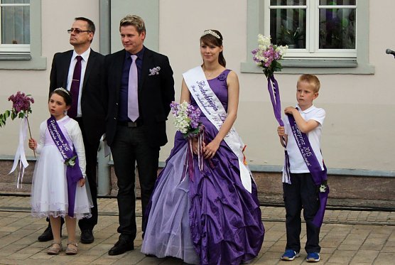 Von der Wahl der Fliederk&ouml;nigin (Foto: Karl-Heinz Herrmann)