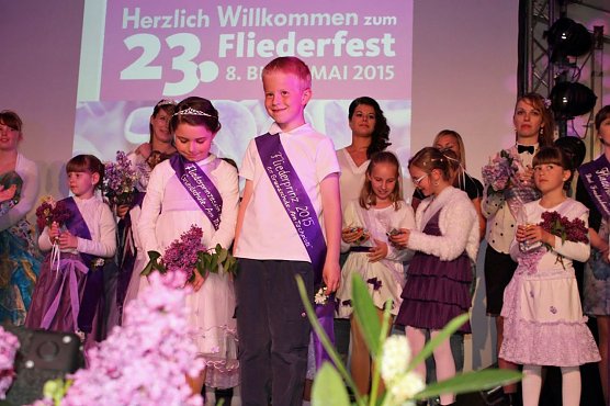 Von der Wahl der Fliederk&ouml;nigin (Foto: Karl-Heinz Herrmann)