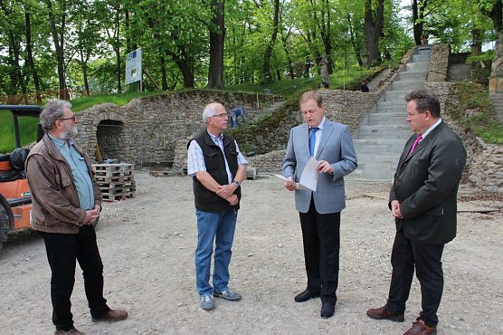 In kleinen Schritten zu einem sch&ouml;nen Park (Foto: Karl-Heinz Herrmann)