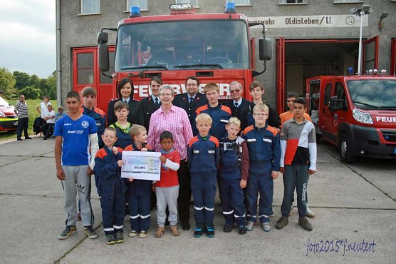 Bundestagsabgeordnete zu Besuch bei der Jugendfeuerwehr Oldisleben (Foto: Christopher Schulze) Bundestagsabgeordnete zu Besuch bei der Jugendfeuerwehr Oldisleben (Foto: Christopher Schulze)