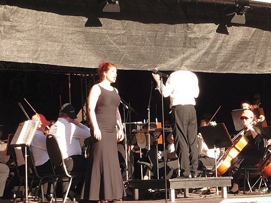 Kopfloser Dirigent beim Residenzfest 2015 (Foto: Famielie Kieper) Kopfloser Dirigent beim Residenzfest 2015 (Foto: Famielie Kieper)