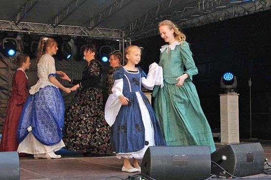 Höfisches zum Residenzfest (Foto: Karl-Heinz Herrmann) Höfisches zum Residenzfest (Foto: Karl-Heinz Herrmann)