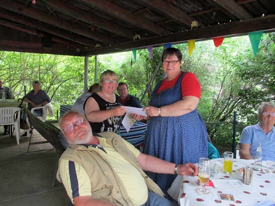Wettergott meinte es gut mit dem VdK OV Artern (Foto: Ina Römer) Wettergott meinte es gut mit dem VdK OV Artern (Foto: Ina Römer)