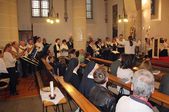 Bischof Neymeyr in Sondershausen (Foto: Karl-Heinz Herrmann) Bischof Neymeyr in Sondershausen (Foto: Karl-Heinz Herrmann)