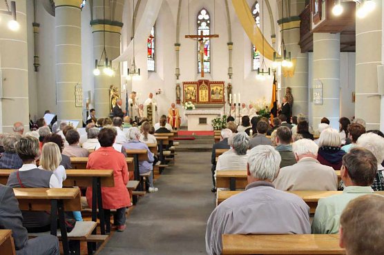 Bischof Neymeyr in Sondershausen (Foto: Karl-Heinz Herrmann) Bischof Neymeyr in Sondershausen (Foto: Karl-Heinz Herrmann)