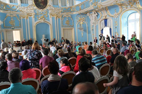 Der Saal platzte aus allen Nähten (Foto: Karl-Heinz Herrmann) Der Saal platzte aus allen Nähten (Foto: Karl-Heinz Herrmann)