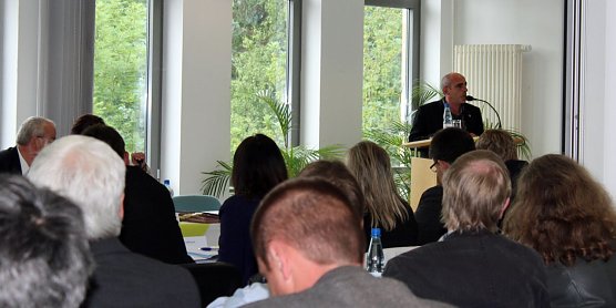 Gedenkminute im Kreistag (Foto: Karl-Heinz Herrmann)