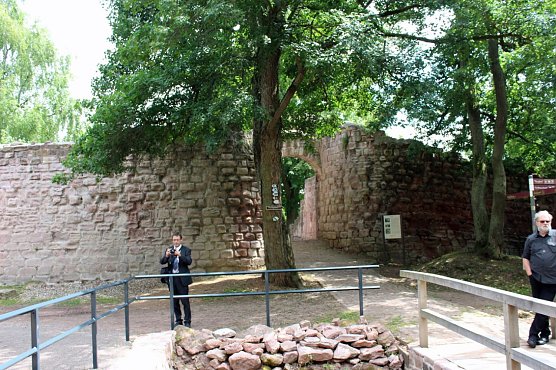Bald Theater auf dem Kyffhäuser? (Foto: Karl-Heinz Herrmann) Bald Theater auf dem Kyffhäuser? (Foto: Karl-Heinz Herrmann)